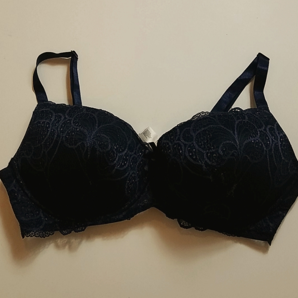 B. Luxe navy blue lightly padded bra size 38C